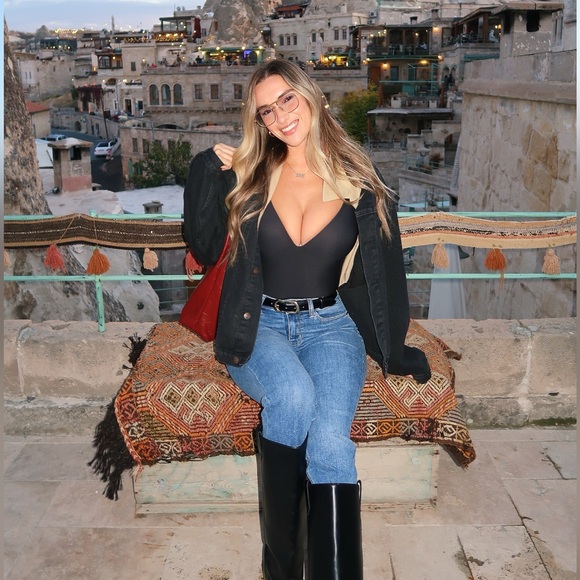 kaylasimmmons